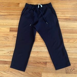 Lululemon Cropped On the Fly Pant Size 6